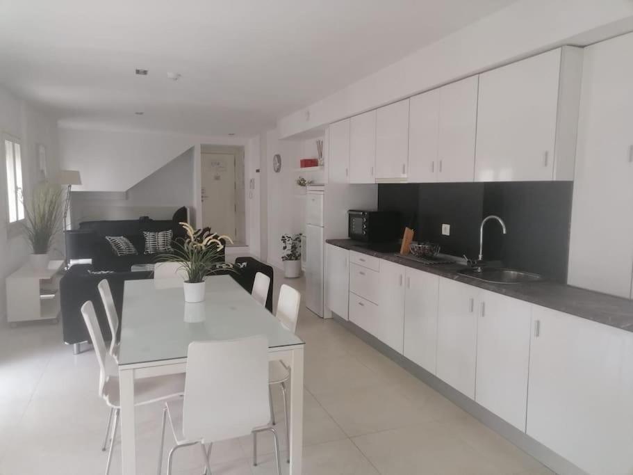 Spacious Loft / Literally At The Foot Of Alhambra Apartman Granada Kültér fotó
