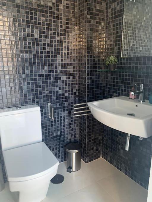 Spacious Loft / Literally At The Foot Of Alhambra Apartman Granada Kültér fotó
